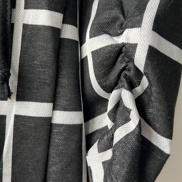 Crave Frame Patterned black and white hooded sweater small nwot - Picture 6 of 7